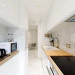 Carlton Area Superb 1 Bedroom Cannes