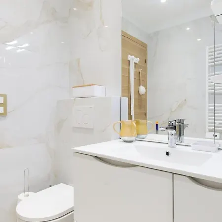 아파트 Carlton Area Superb 1 Bedroom 칸느