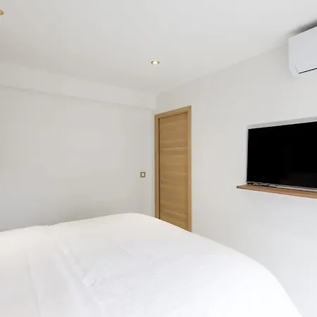 Carlton Area Superb 1 Bedroom *