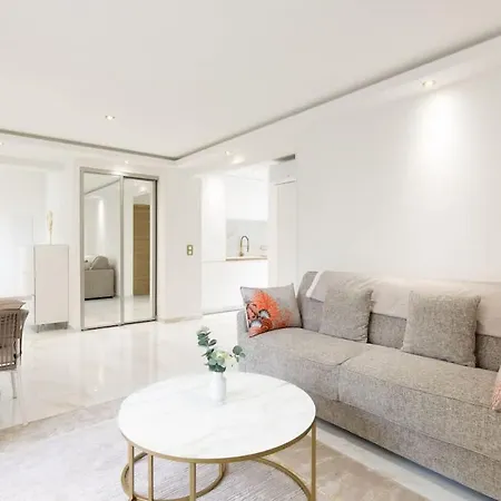 Carlton Area Superb 1 Bedroom 아파트