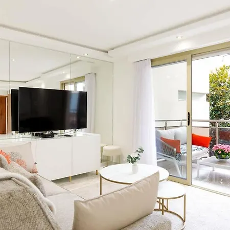 Carlton Area Superb 1 Bedroom