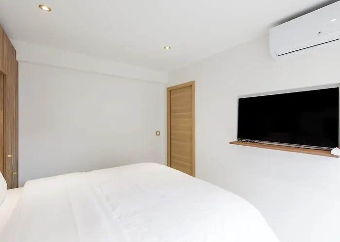 Carlton Area Superb 1 Bedroom *