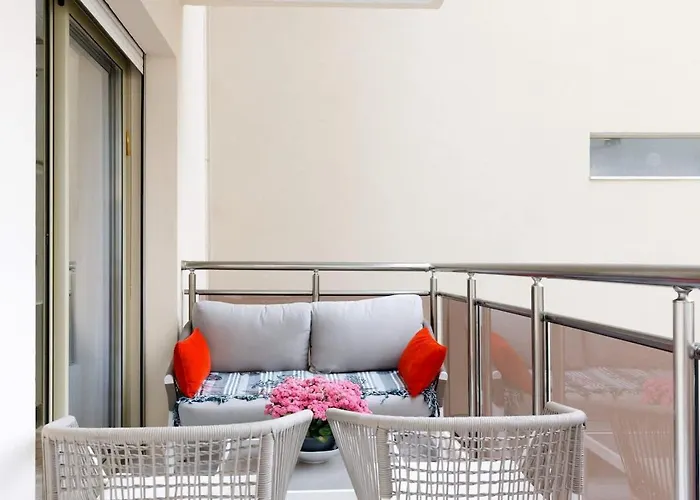 Carlton Area Superb 1 Bedroom *