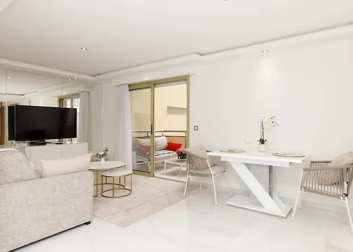 Carlton Area Superb 1 Bedroom *